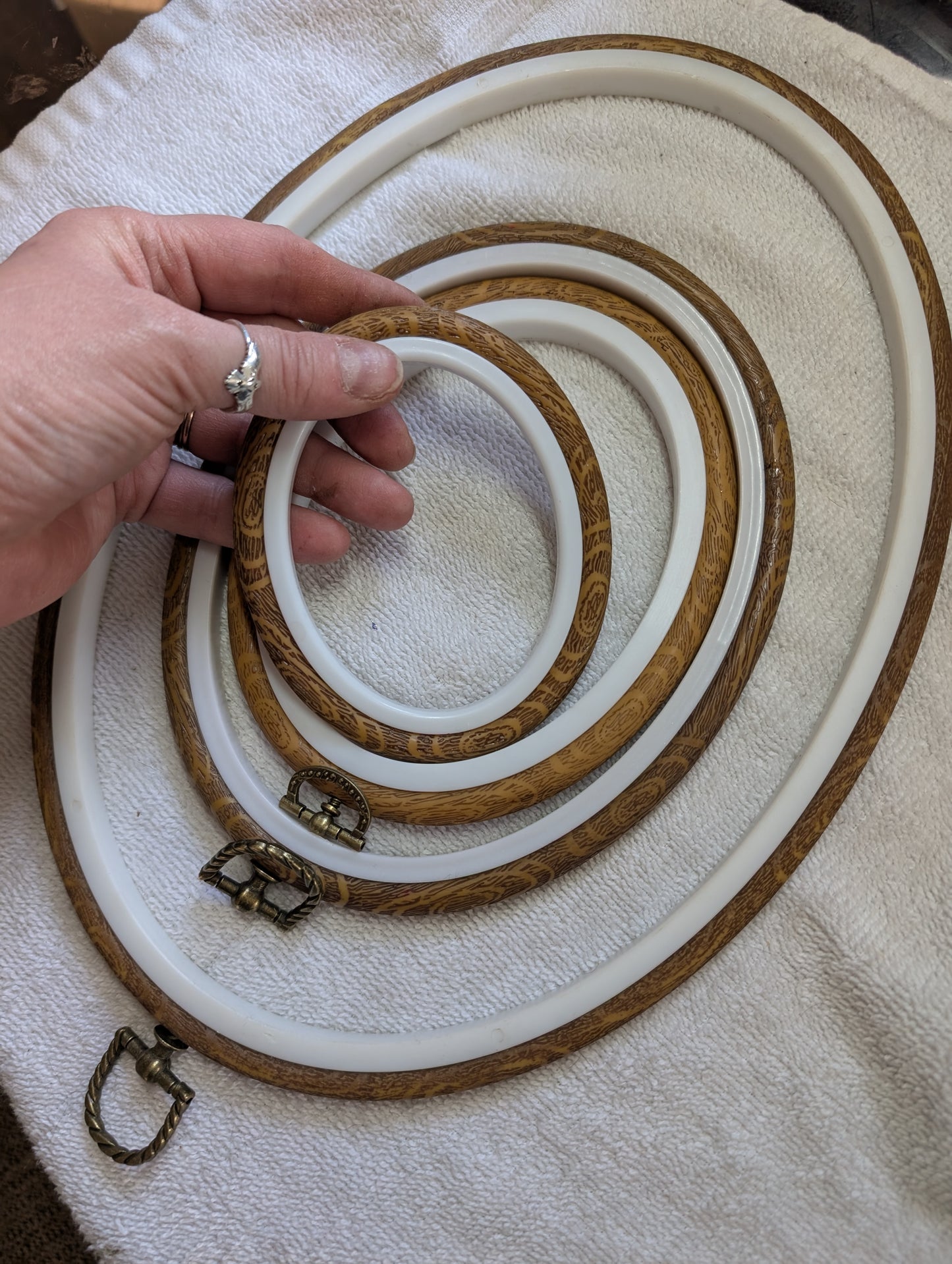 Rubber and Plastic Oval Embroidery Hoop Set