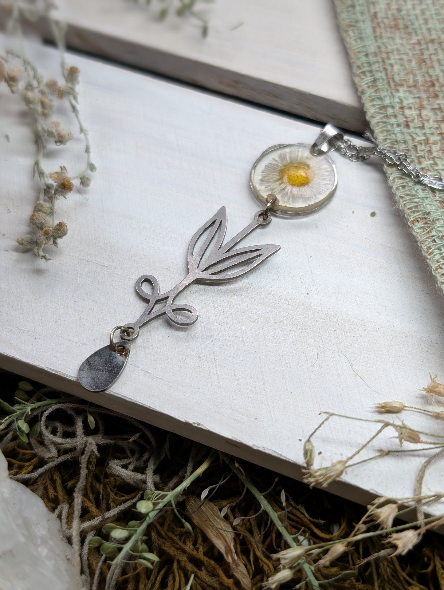 Alpine Daisy Colorado Wildflower Necklace, Pressed Flower Necklace